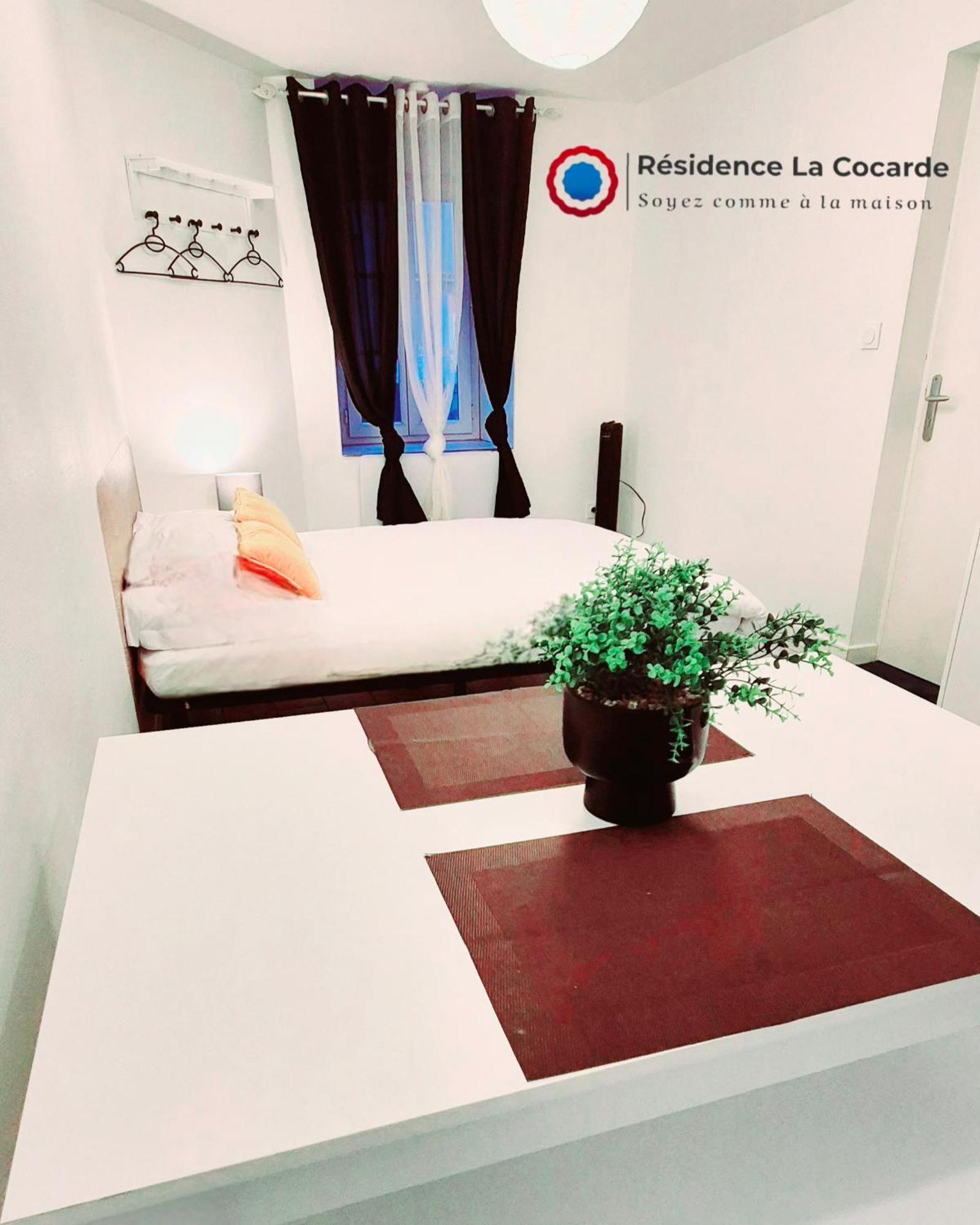 Residence La Cocarde, Suites Type Appartements Бурж Екстериор снимка